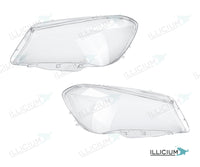 CLA C117 · Vorfacelift – Scheinwerferglas Paar, links und rechts in Fahrtrichtung, Produktillustration mit ILLICIUM-Logo