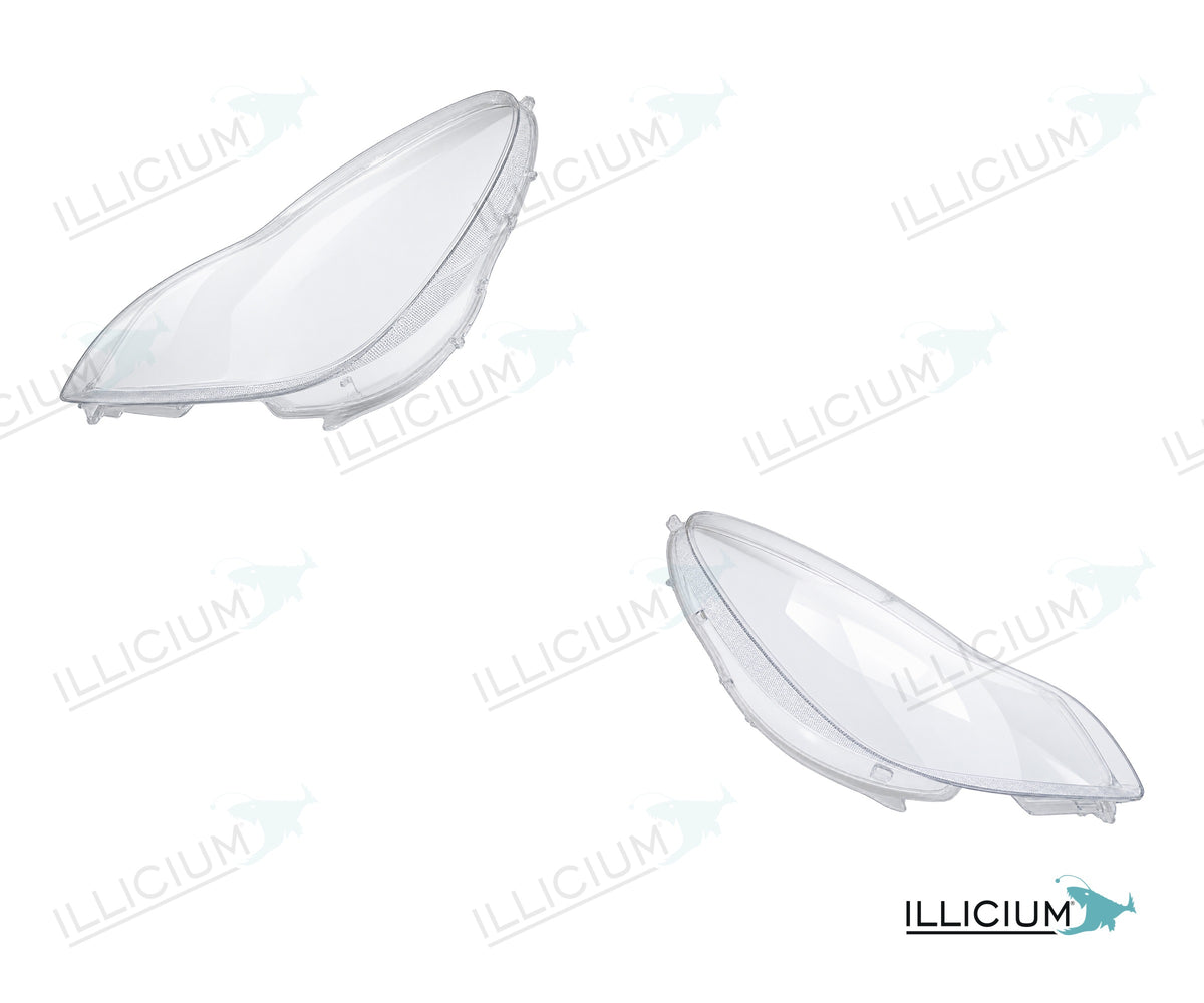 CLS C219 · konkrete Händlerausführung – Scheinwerferglas Paar, links und rechts in Fahrtrichtung, Produktillustration mit ILLICIUM-Logo