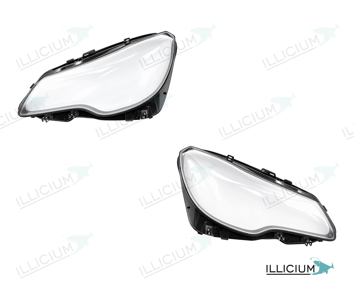E-Klasse C207 · Facelift – Scheinwerferglas Paar, links und rechts in Fahrtrichtung, Produktillustration mit ILLICIUM-Logo