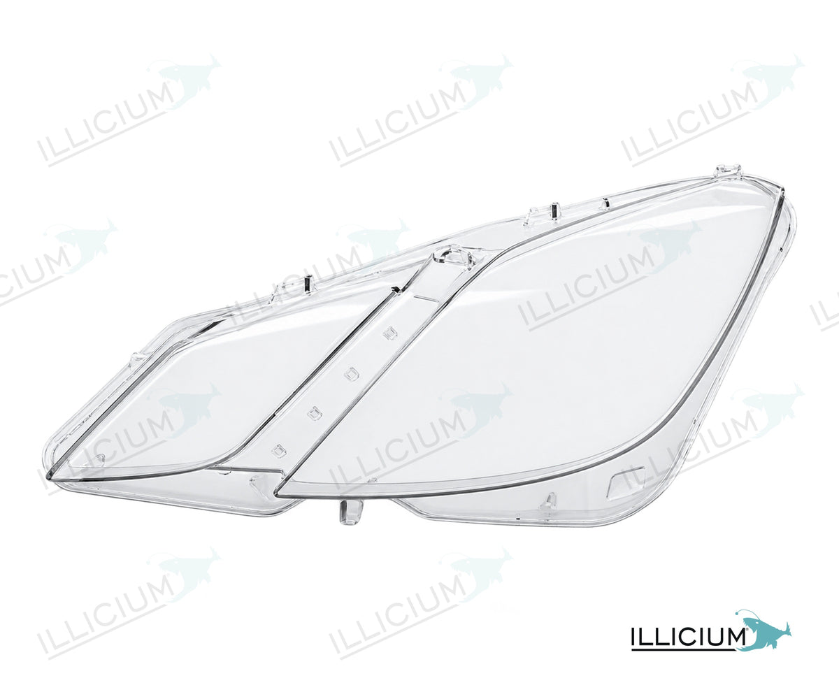 E-Klasse C207 · Vorfacelift – Scheinwerferglas links in Fahrtrichtung, Produktillustration mit ILLICIUM-Logo