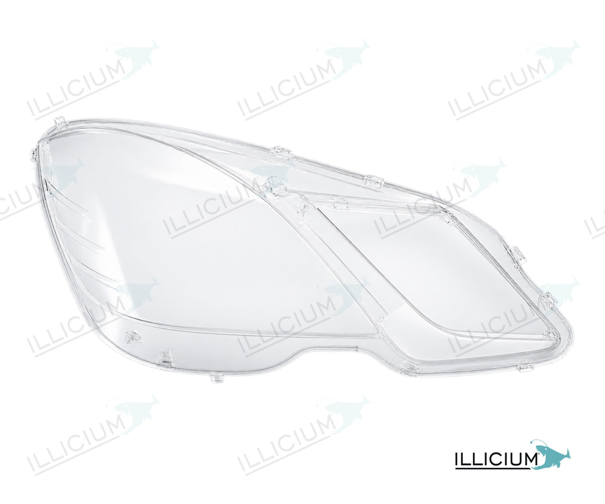 E-Klasse W212 · Vorfacelift – Scheinwerferglas rechts in Fahrtrichtung, Produktillustration mit ILLICIUM-Logo