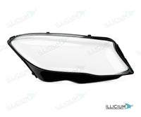 GLA X156 · Facelift – Scheinwerferglas rechts in Fahrtrichtung, Produktillustration mit ILLICIUM-Logo