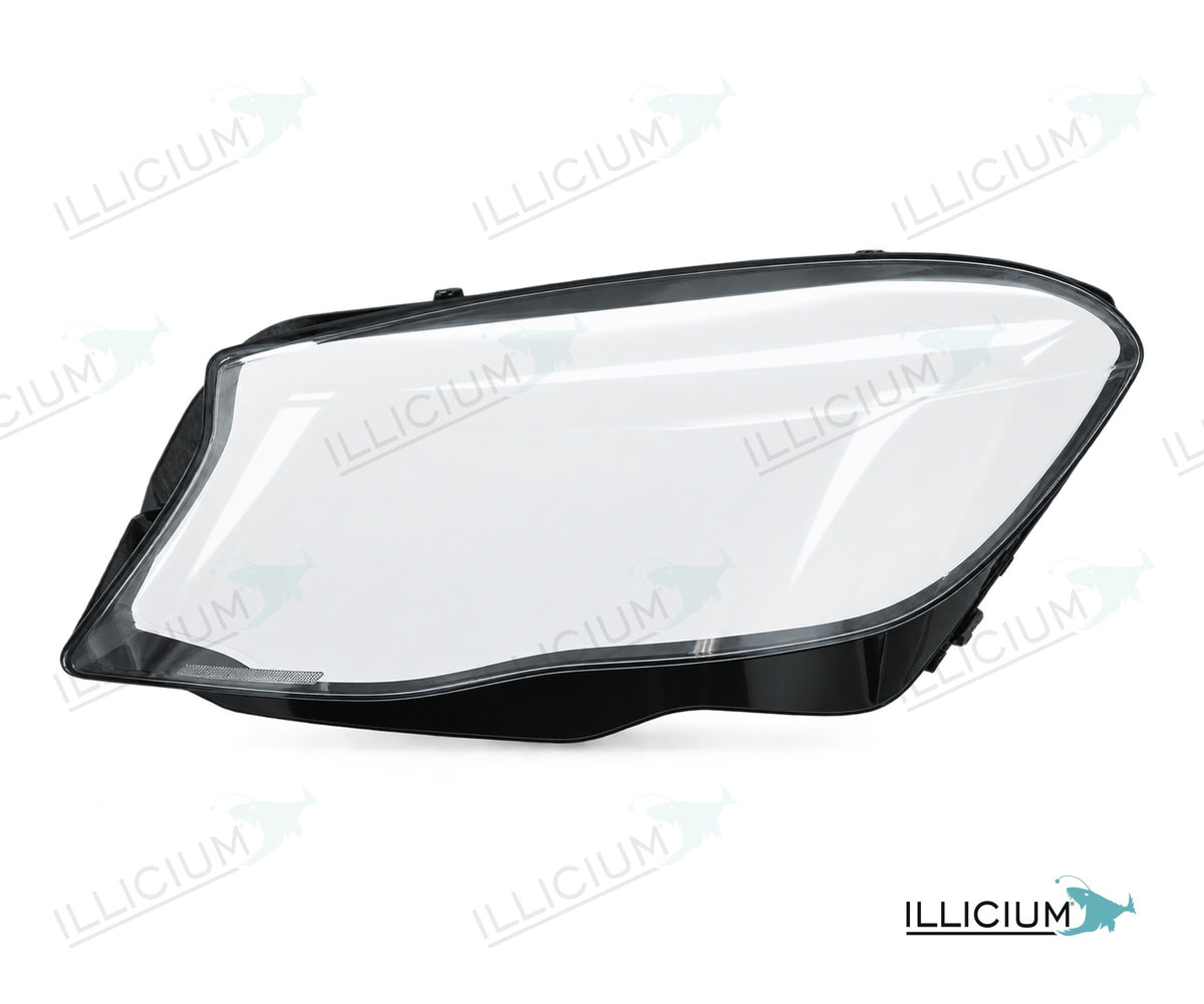 GLA X156 · Vorfacelift – Scheinwerferglas links in Fahrtrichtung, Produktillustration mit ILLICIUM-Logo
