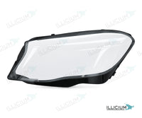 GLA X156 · Vorfacelift – Scheinwerferglas links in Fahrtrichtung, Produktillustration mit ILLICIUM-Logo