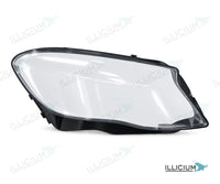 GLA X156 · Vorfacelift – Scheinwerferglas rechts in Fahrtrichtung, Produktillustration mit ILLICIUM-Logo
