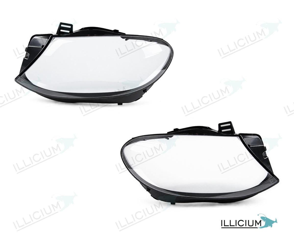 GLE W166 · konkreter Lieferartikel K0091 – Scheinwerferglas Paar, links und rechts in Fahrtrichtung, Produktillustration mit ILLICIUM-Logo