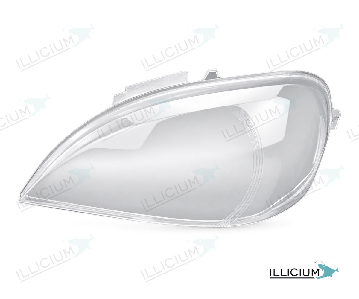 ML W163 · konkrete Händlerausführung – Scheinwerferglas links in Fahrtrichtung, Produktillustration mit ILLICIUM-Logo