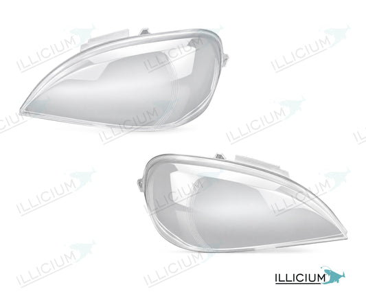 ML W163 · konkrete Händlerausführung – Scheinwerferglas Paar, links und rechts in Fahrtrichtung, Produktillustration mit ILLICIUM-Logo