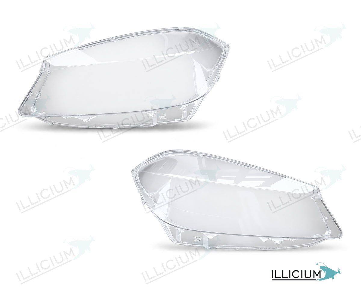 A-Klasse W176 · Vorfacelift – Scheinwerferglas Paar, links und rechts in Fahrtrichtung, Produktillustration mit ILLICIUM-Logo