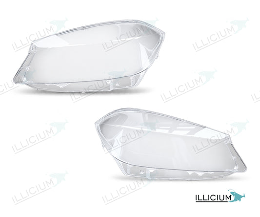 A-Klasse W176 · Vorfacelift – Scheinwerferglas Paar, links und rechts in Fahrtrichtung, Produktillustration mit ILLICIUM-Logo