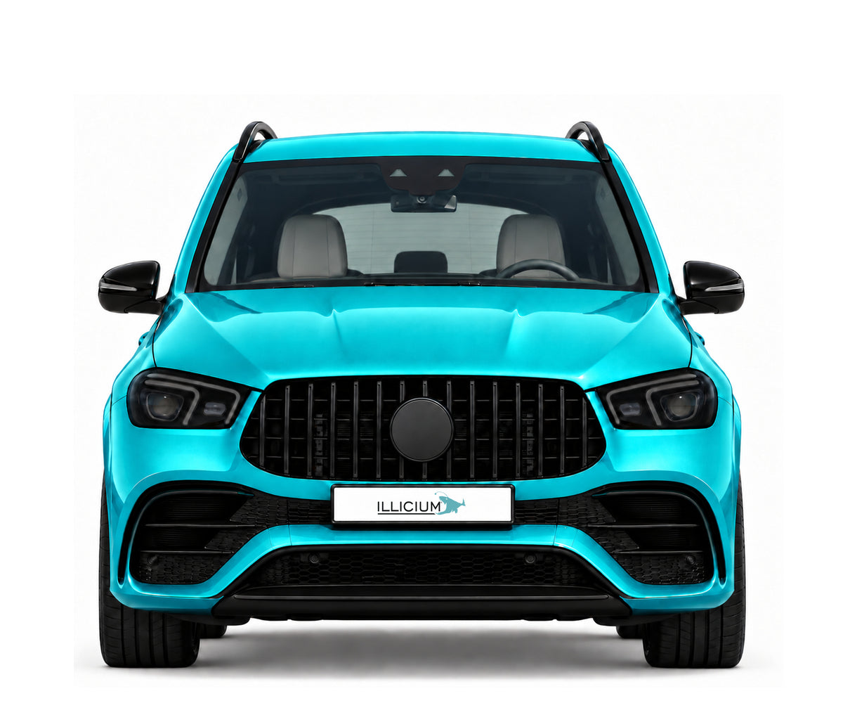GLE V167 · AMG63S · Vorfacelift2019 – Fahrzeugillustration in Türkis Metallic, schwarze Anbauteile, neutrale Emblemform und ILLICIUM-Kennzeichen