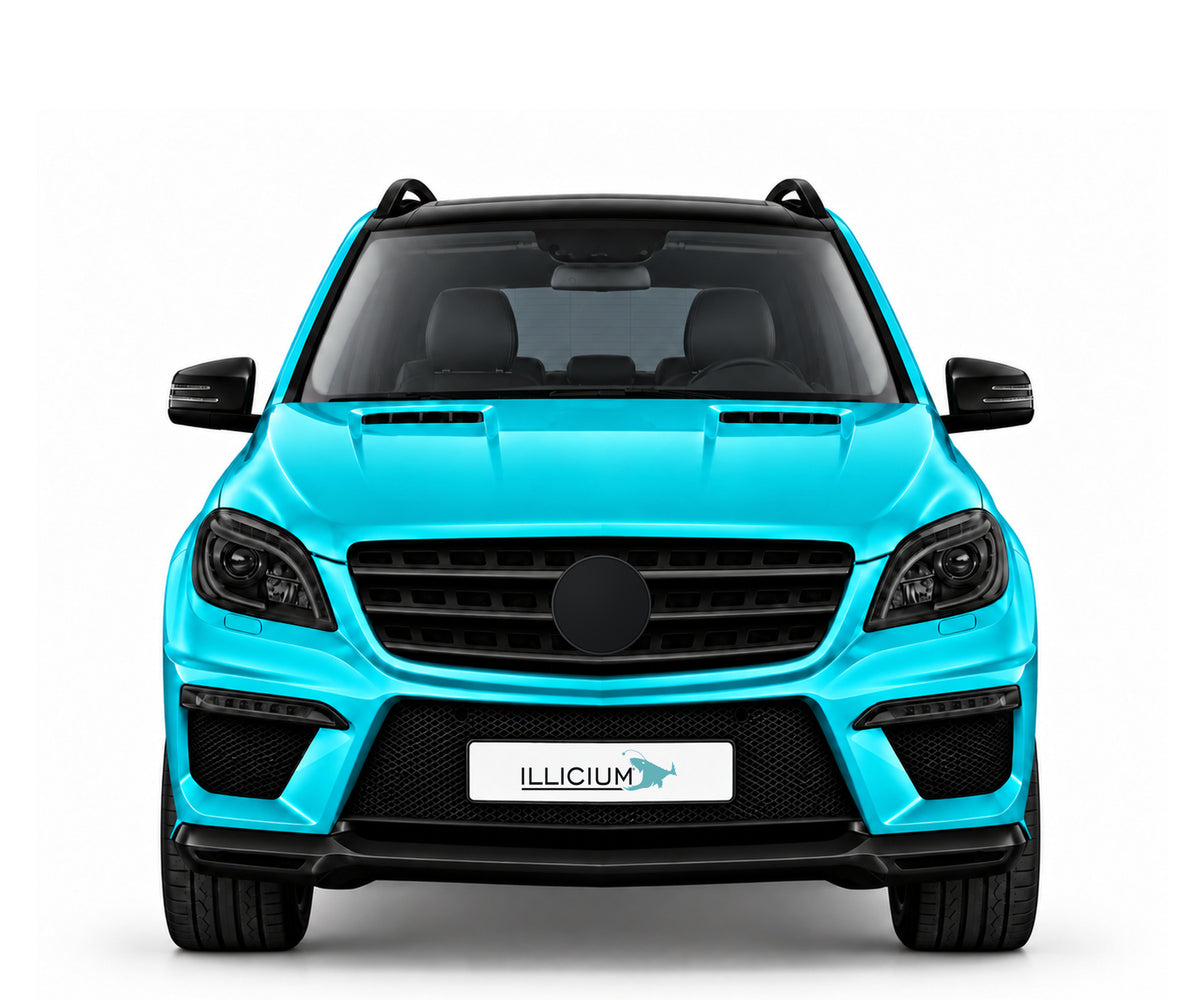 ML W166 · ML63 AMG · 2012–2015 – Fahrzeugillustration in Türkis Metallic, schwarze Anbauteile, neutrale Emblemform und ILLICIUM-Kennzeichen