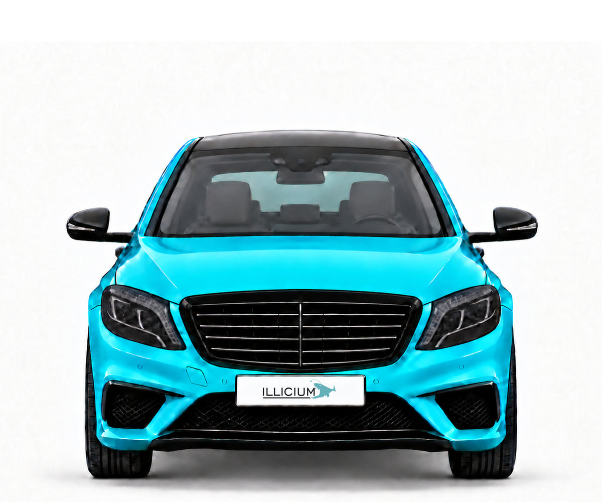 S-Klasse W222 · S63 AMG · Vorfacelift2013 – Fahrzeugillustration in Türkis Metallic, schwarze Anbauteile, neutrale Emblemform und ILLICIUM-Kennzeichen