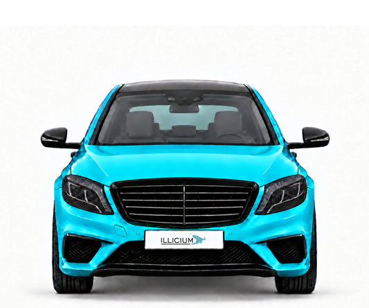 S-Klasse W222 · S63 AMG · Vorfacelift2013 – Fahrzeugillustration in Türkis Metallic, schwarze Anbauteile, neutrale Emblemform und ILLICIUM-Kennzeichen