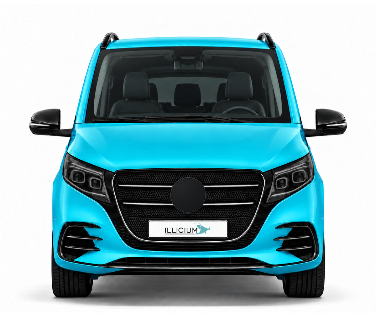 V-Klasse W447 · AMG Line · Modellpflege2023 – Fahrzeugillustration in Türkis Metallic, schwarze Anbauteile, neutrale Emblemform und ILLICIUM-Kennzeichen