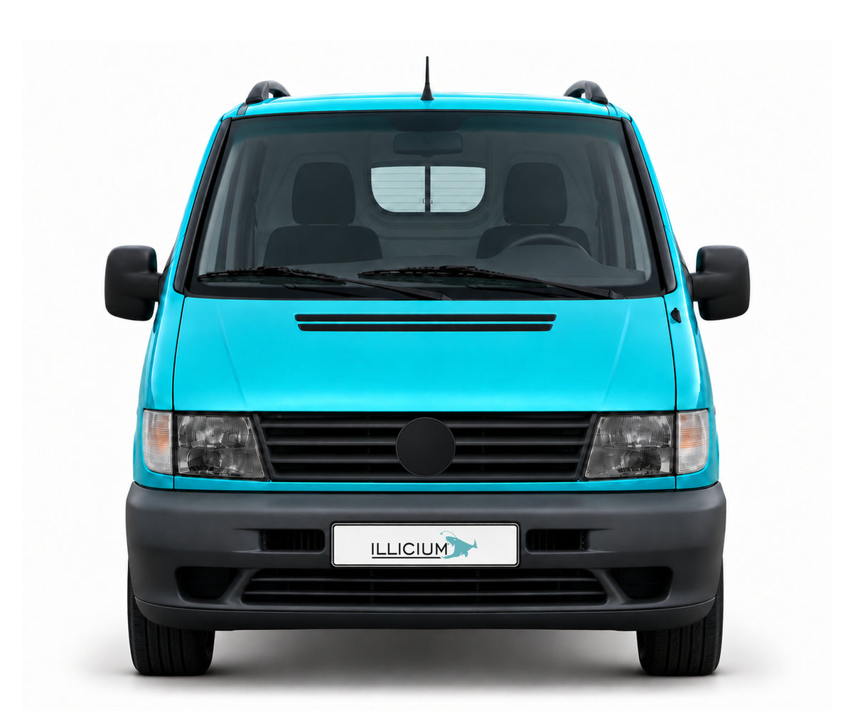 Vito W638 · 108 CDI · Serienfront – Fahrzeugillustration in Türkis Metallic, schwarze Anbauteile, neutrale Emblemform und ILLICIUM-Kennzeichen