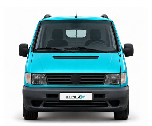 Vito W638 · 108 CDI · Serienfront – Fahrzeugillustration in Türkis Metallic, schwarze Anbauteile, neutrale Emblemform und ILLICIUM-Kennzeichen